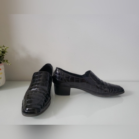 AMALFI BY RANGONI almond toe snakeskin patent leather shoe. Size 11 - Picture 2 of 8